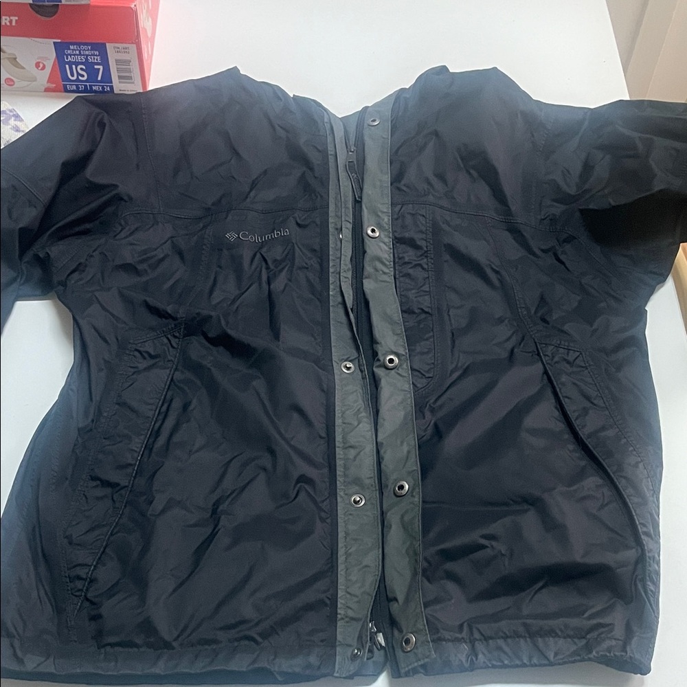Summer Sale Markdown Columbia Men Black Hooded Raincoat Lgth 28”, Pit to Pit 24” - Picture 2 of 16